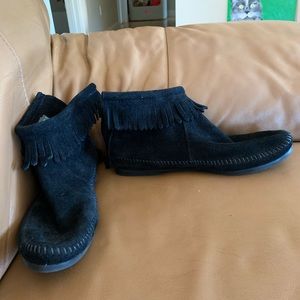 Minnetonka hard sole Mocs women’s 7.5